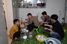 Sau "festival âm lịch", đàn ông rửa bát không chừa chị em