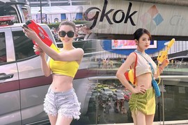 Dàn gái xinh Việt thả dáng gợi cảm tại lễ hội té nước Songkran