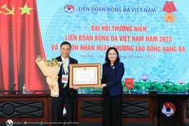 LĐBĐVN và Chủ tịch Trần Quốc Tuấn được tặng thưởng Huân chương Lao động hạng Ba