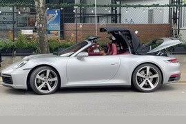 NTK Thái Công “cưỡi” Porsche 911 gần 12 tỷ đi chơi Pickleball