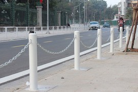 Cận cảnh "xích" vỉa hè tuyến đường 600m, 20 năm mới thông xe ở Hà Nội