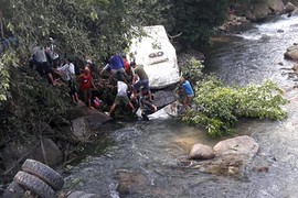 Lai Châu: Xe bồn mất phanh đâm kinh hoàng xe khách, 11 người tử vong