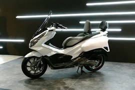 Cận cảnh Honda PCX 150 phiên bản Touring hoàn toàn mới