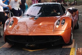 Minh nhựa "kéo" siêu xe Pagani Huayra 78 tỷ đi xét biển