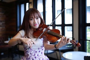 Tuyệt phẩm violin "Chắc ai đó sẽ về" của hotgirl xinh đẹp