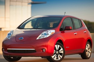 Bất ngờ với “độ lì” của xe điện Nissan Leaf EV