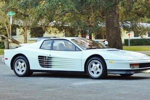 Ferrari Testarossa lung linh giá 1,75 triệu USD