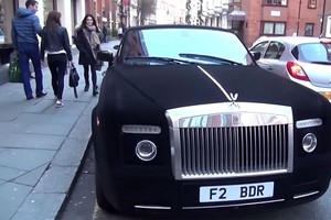 Rolls-Royce Phantom Drophead Coupe bọc nhung gây choáng