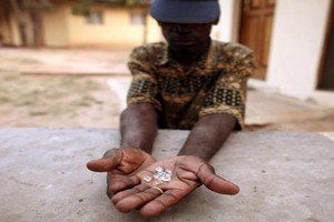 Mỏ “vàng trắng” trữ lượng 1.000 tỉ USD tại Zimbabwe