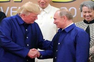 Chúc mừng năm mới Trump, Putin kêu gọi 'hợp tác thực tiễn'