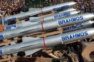 Tên lửa BrahMos tăng tầm tới 800km, Trung Quốc sẽ run?