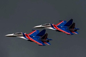 Ấn tượng tiêm kích MiG-29 "xếp hình" trên bầu trời Moscow