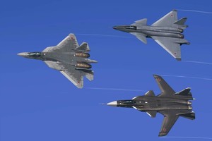 Thích thú trước đội hình Su-57 cùng 2 siêu cơ bí ẩn tại MAKS 2019