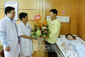 Cháu bé đầu tiên ra đời từ phương pháp thụ tinh nhân tạo tại Phú Thọ