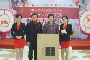 Tưng bừng nhận quà tại hệ thống TTTM Vincom Mega Mall