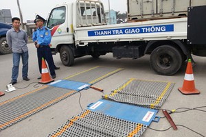 Hải Phòng: Dừng kiểm tra trọng tải vì lái xe đâm hỏng trạm cân