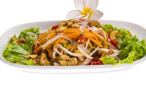 Salad xoài Thái dễ làm, dễ nghiện