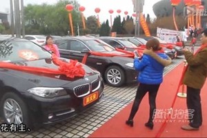 Sếp "ngông" thẳng tay thưởng siêu xe BMW cho nhân viên