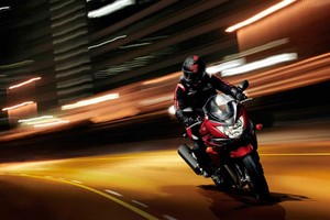 Suzuki ra mắt Bandito 1250 phiên bản 2015