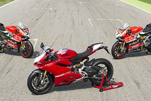 Ducati trình làng Panigale R 2015 “hợp thức hóa xe đua” 