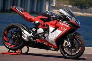 Xem "người mẫu" MV Agusta F3 675 phô diễn sức mạnh