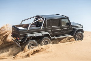 Màn “phá xe” Mercedes G63 AMG 6×6 cực độc trên xa mạc  