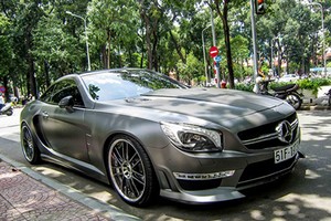 Mercedes SL hàng hiếm độ mâm “siêu độc” tại Việt Nam