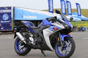 YZF-R3 chốt giá 103 triệu, Kawasaki Ninja 300 dè chừng 