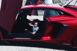 Chris Brown vừa “đập thùng” Lamborghini Aventador SV