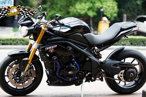 Nakedbike Triumph Speed Triple độ “đồ chơi” cực chất