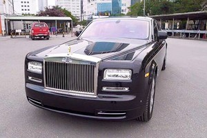 "Đập thùng" xe sang 30 tỷ Rolls-Royce Phantom tại Hà Nội