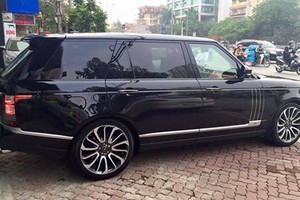 Xe Ranger Rover tiền tỷ bị "vặt gương" giá 60 triệu đồng