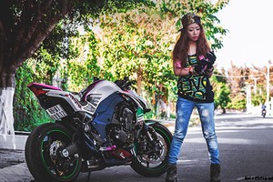 Nữ biker Việt "làm gỏi" Kawasaki Z1000 phiên bản 2016