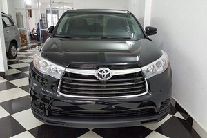 Toyota Highlander 2016 giá hơn 2 tỷ đồng tại Hà Nội