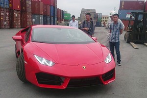 Siêu xe Lamborghini Huracan chính hãng giá 14 tỷ về VN