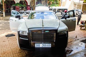 Đại gia phố núi lôi siêu xe Rolls-Royce hơn 20 tỷ “độ chơi“