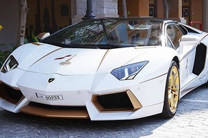 Đại gia ném cả “chục cân vàng” lên siêu xe Lamborghini 