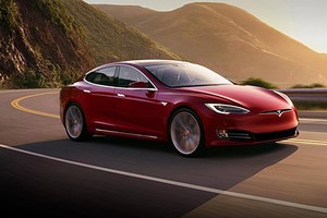 Tesla Model S P100D - xe điện tăng tốc nhanh nhất Thế giới