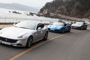 Hàng chục "siêu ngựa" Ferrari tung vó tại Hàn Quốc