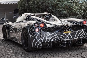 "Thần gió" mui trần Pagani Huayra lần đầu lộ diện