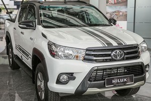 Toyota Hilux bản đặc biệt giá 644 triệu tại Malaysia