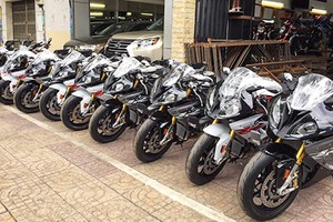 "Đập thùng" siêu môtô BMW S1000RR giá 800 triệu tại VN