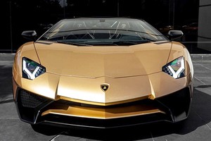 Ngắm “thuốc độc” Lamborghini Aventador SV mui trần mạ vàng 