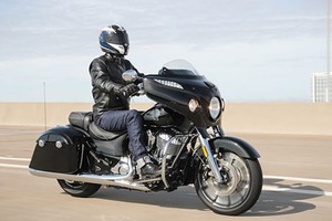 Bộ đôi môtô Indian Chieftain đặc biệt giá từ 566 triệu 