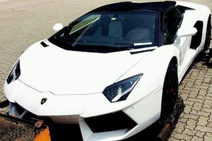 Siêu xe Lamborghini Aventador mui trần hơn 20 tỷ về VN?