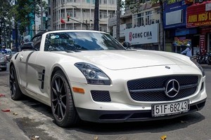 Siêu xe Mercedes SLS mui trần của đại gia cà phê VN