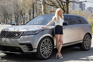 Ellie Goulding sánh đôi Range Rover Velar giá từ 1,1 tỷ