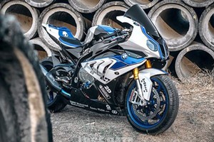 Soi siêu môtô BMW HP4 tiền tỷ “độc nhất” Việt Nam