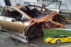 "Cục sắt gỉ" Lamborghini Murcielago thét giá 350 triệu 