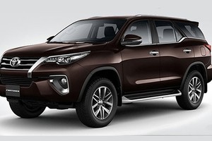 Toyota Fortuner 2017 mới "nhá hàng" tại Thái Lan